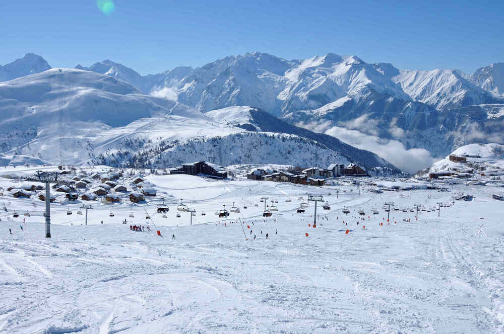 As a purpose built ski resort there are great ski in ski out chalets in Alpe dHuez