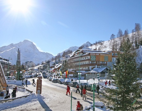 Chalets in Les Deux Alpes - the busy main strip of the resort Chalets in Les Deux Alpes - the busy main strip of the resort
