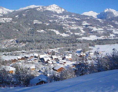 Chalets in Morillon - A pretty resort linking to the Grand Massif ski area Chalets in Morillon - A pretty resort linking to the Grand Massif ski area